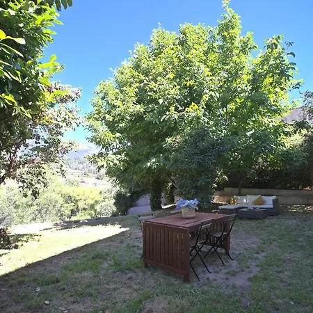 Casa Con Jardin, 4 Y Mucho Encanto En *