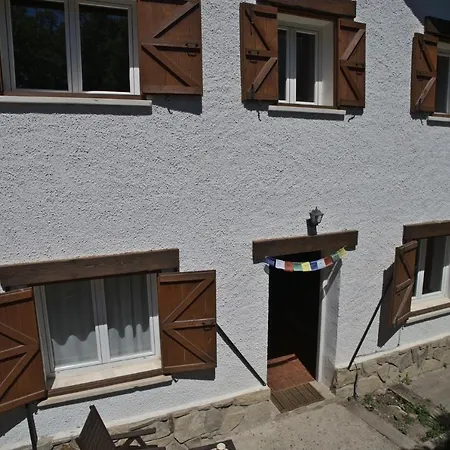 Casa Con Jardin, 4 Y Mucho Encanto En